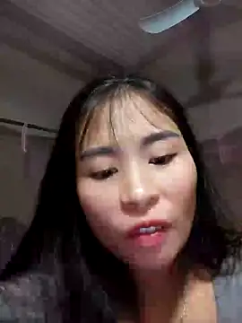 Snapshot of Squirrel-Pear chatting on 4, 11, 2025 Squirrel-Pear online show from 4, 11, 2025