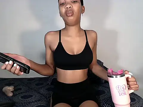 Snapshot of MinnieBee101 chatting on 23, 11, 2025 MinnieBee101 online show from 23, 11, 2025