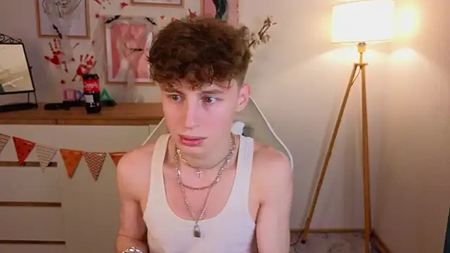 Snapshot of crisp1n chatting on 24, 10, 2025 crisp1n online show from 24, 10, 2025