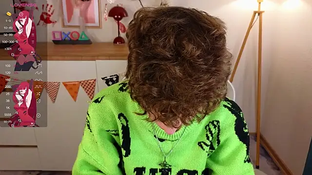 Snapshot of crisp1n chatting on 7, 11, 2025 crisp1n online show from 7, 11, 2025