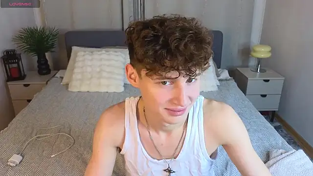 Snapshot of crisp1n chatting on 12, 11, 2025 crisp1n online show from 12, 11, 2025