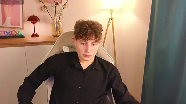 Snapshot of crisp1n chatting on 14, 11, 2025 crisp1n online show from 14, 11, 2025