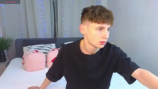 Snapshot of crisp1n chatting on 27, 11, 2025 crisp1n online show from 27, 11, 2025