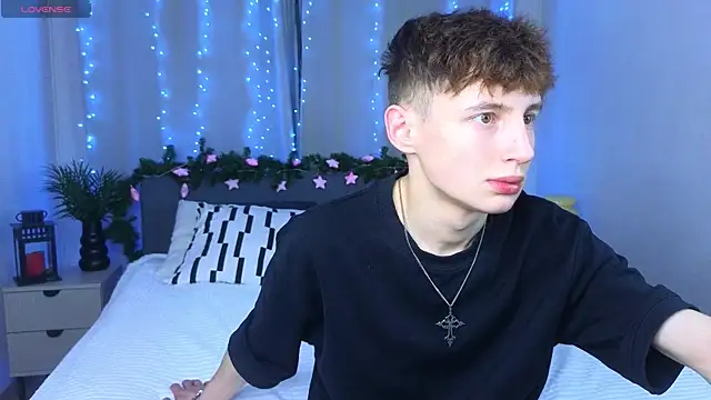 Snapshot of crisp1n chatting on 4, 12, 2025 crisp1n online show from 4, 12, 2025