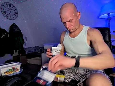 Kinky Play1 online show from 25, 2, 2026