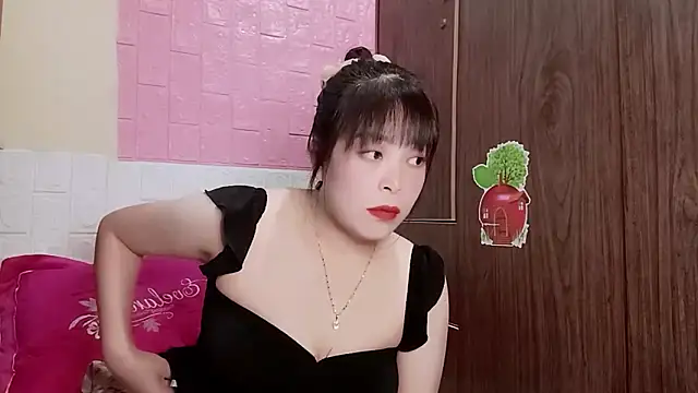 Snapshot of Butterfly_kee chatting on 5, 11, 2025 Butterfly kee online show from 5, 11, 2025