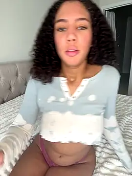 Snapshot of yourfavegirlnextdoor chatting on 26, 10, 2025 yourfavegirlnextdoor online show from 26, 10, 2025