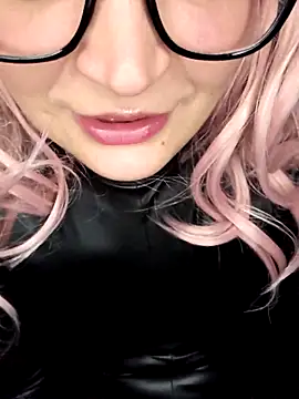 Snapshot of LunaXshade chatting on 3, 11, 2025 LunaXshade online show from 3, 11, 2025