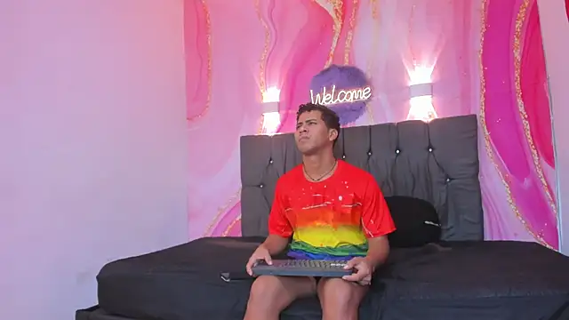 Snapshot of Raphael_Latin chatting on 22, 10, 2025 Raphael Latin online show from 22, 10, 2025