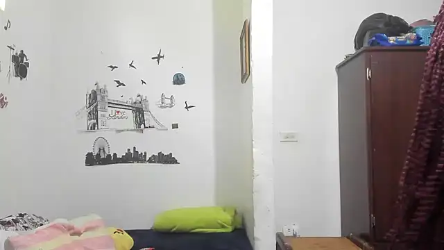 Snapshot of YAILIN_04 chatting on 18, 12, 2025 YAILIN 04 online show from 18, 12, 2025