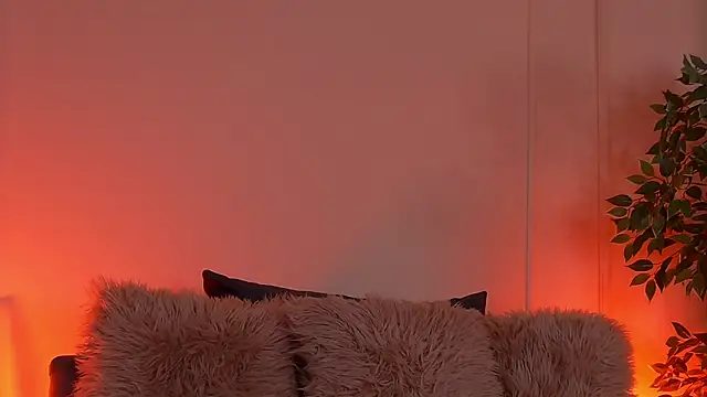 CrystalRedx online show from 4, 12, 2025