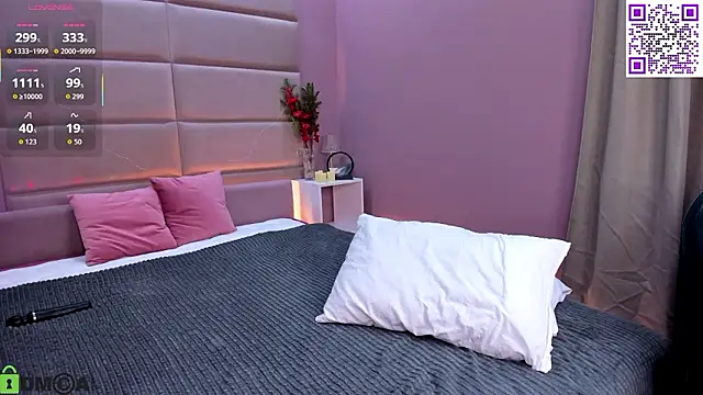 Holly Rays online show from 3, 2, 2026