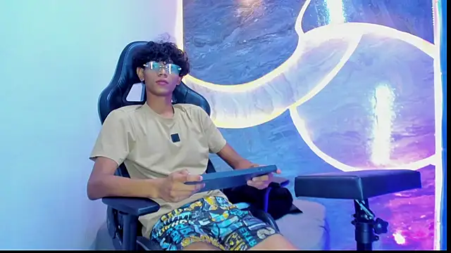 Snapshot of Sex_Boy_33_ chatting on 25, 10, 2025 Sex Boy 33 online show from 25, 10, 2025