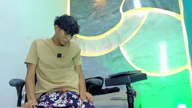 Snapshot of Sex_Boy_33_ chatting on 27, 10, 2025 Sex Boy 33 online show from 27, 10, 2025