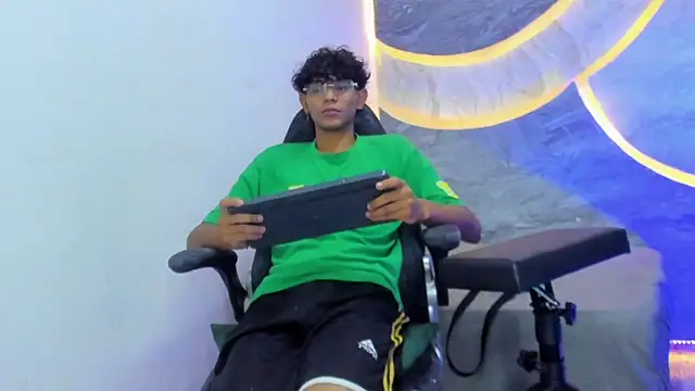 Snapshot of Sex_Boy_33_ chatting on 28, 10, 2025 Sex Boy 33 online show from 28, 10, 2025