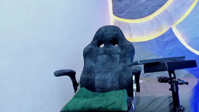 Snapshot of Sex_Boy_33_ chatting on 4, 11, 2025 Sex Boy 33 online show from 4, 11, 2025