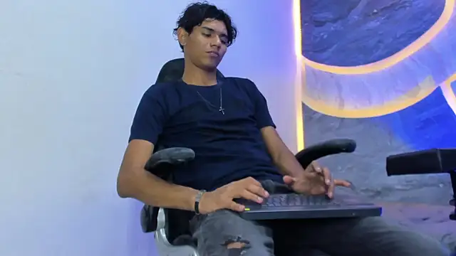 Snapshot of Sex_Boy_33_ chatting on 22, 11, 2025 Sex Boy 33 online show from 22, 11, 2025