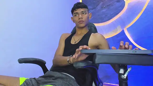 Snapshot of Sex_Boy_33_ chatting on 25, 11, 2025 Sex Boy 33 online show from 25, 11, 2025