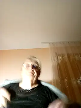 Snapshot of AmyLove353 chatting on 11, 11, 2025 AmyLove353 online show from 11, 11, 2025