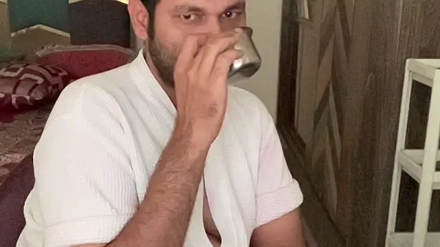 Snapshot of MakeMeAwareAah chatting on 24, 10, 2025 MakeMeAwareAah online show from 24, 10, 2025