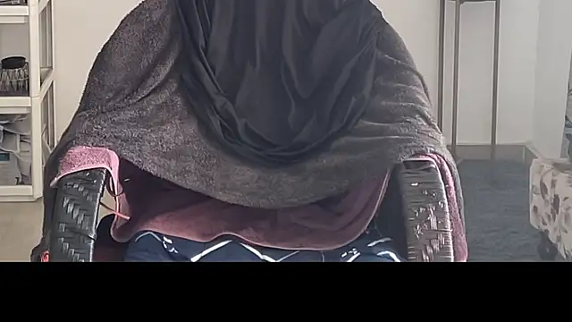 Snapshot of MakeMeAwareAah chatting on 3, 12, 2025 MakeMeAwareAah online show from 3, 12, 2025