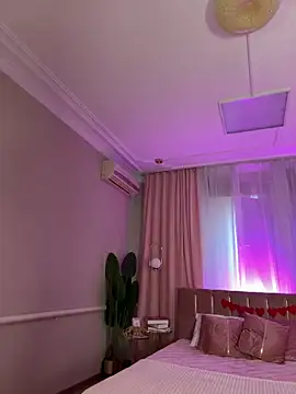 Snapshot of HugeBoobsAlice chatting on 23, 11, 2025 HugeBoobsAlice online show from 23, 11, 2025