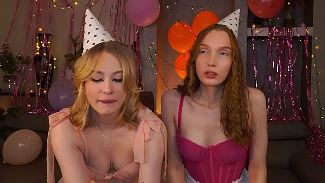 Snapshot of MarisLopaz chatting on 11, 11, 2025 MarisLopaz online show from 11, 11, 2025