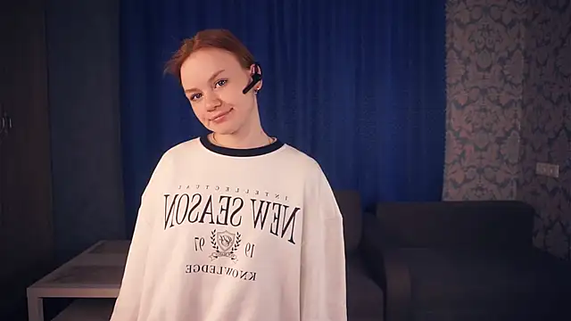 Snapshot of KarlynGow chatting on 15, 11, 2025 KarlynGow online show from 15, 11, 2025