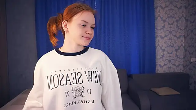 Snapshot of KarlynGow chatting on 2, 12, 2025 KarlynGow online show from 2, 12, 2025