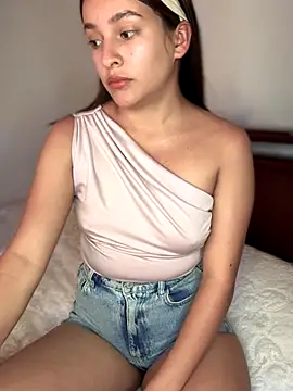 Snapshot of Talia_Bonet chatting on 15, 11, 2025 Talia Bonet online show from 15, 11, 2025