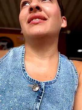 Snapshot of Talia_Bonet chatting on 30, 11, 2025 Talia Bonet online show from 30, 11, 2025