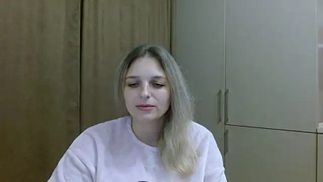 Snapshot of ElisSky301 chatting on 28, 10, 2025 ElisSky301 online show from 28, 10, 2025