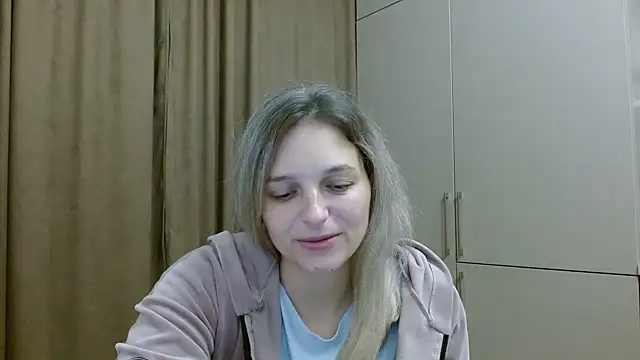 Snapshot of ElisSky301 chatting on 5, 11, 2025 ElisSky301 online show from 5, 11, 2025