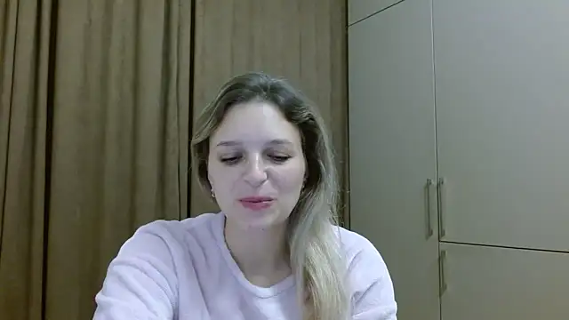 Snapshot of ElisSky301 chatting on 10, 11, 2025 ElisSky301 online show from 10, 11, 2025