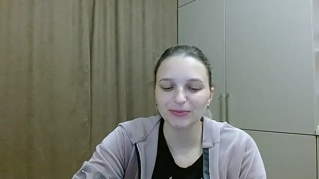 Snapshot of ElisSky301 chatting on 12, 11, 2025 ElisSky301 online show from 12, 11, 2025