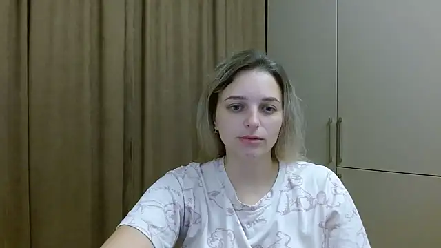 Snapshot of ElisSky301 chatting on 13, 11, 2025 ElisSky301 online show from 13, 11, 2025