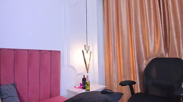 Snapshot of Celina_Kyle1 chatting on 8, 11, 2025 Celina Kyle1 online show from 8, 11, 2025