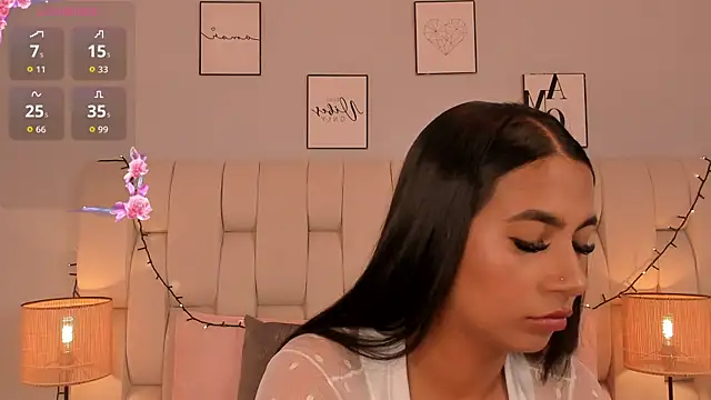 Snapshot of ameliebelle_ chatting on 21, 11, 2025 ameliebelle online show from 21, 11, 2025