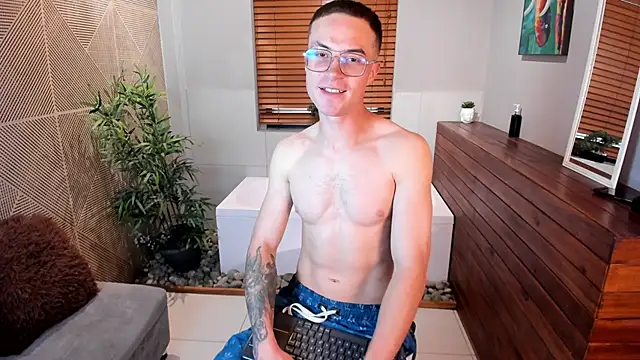 Snapshot of Lil_James chatting on 6, 11, 2025 Lil James online show from 6, 11, 2025