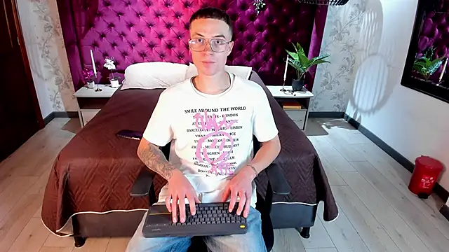 Snapshot of Lil_James chatting on 14, 11, 2025 Lil James online show from 14, 11, 2025