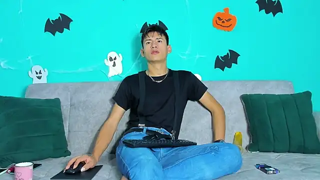 Nicolas Torres  online show from 29, 10, 2025