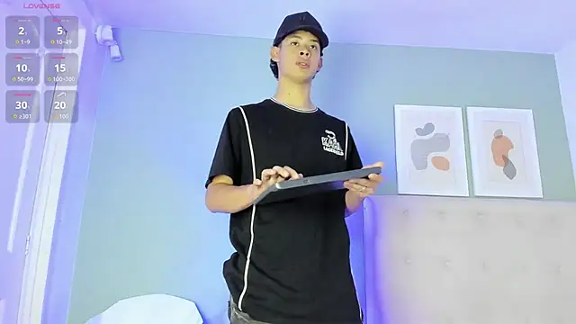 ApoloRicci online show from 4, 2, 2026