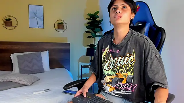 Snapshot of MartinnaGrecco chatting on 10, 11, 2025 MartinnaGrecco online show from 10, 11, 2025