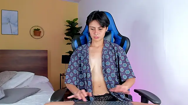 Snapshot of MartinnaGrecco chatting on 14, 11, 2025 MartinnaGrecco online show from 14, 11, 2025