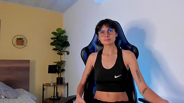 Snapshot of MartinnaGrecco chatting on 17, 11, 2025 MartinnaGrecco online show from 17, 11, 2025