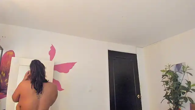 Snapshot of YariRose chatting on 2, 3, 2026 YariRose online show from 2, 3, 2026