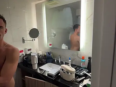 Snapshot of bobbyatx chatting on 27, 10, 2025 bobbyatx online show from 27, 10, 2025