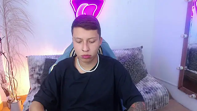 Snapshot of Martin_West chatting on 22, 10, 2025 Martin West online show from 22, 10, 2025