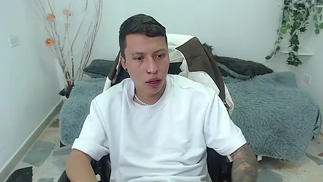 Snapshot of Martin_West chatting on 25, 10, 2025 Martin West online show from 25, 10, 2025