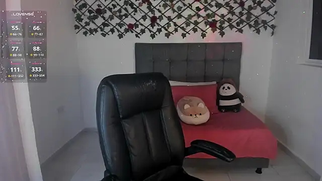 Karly Closson online show from 23, 11, 2025